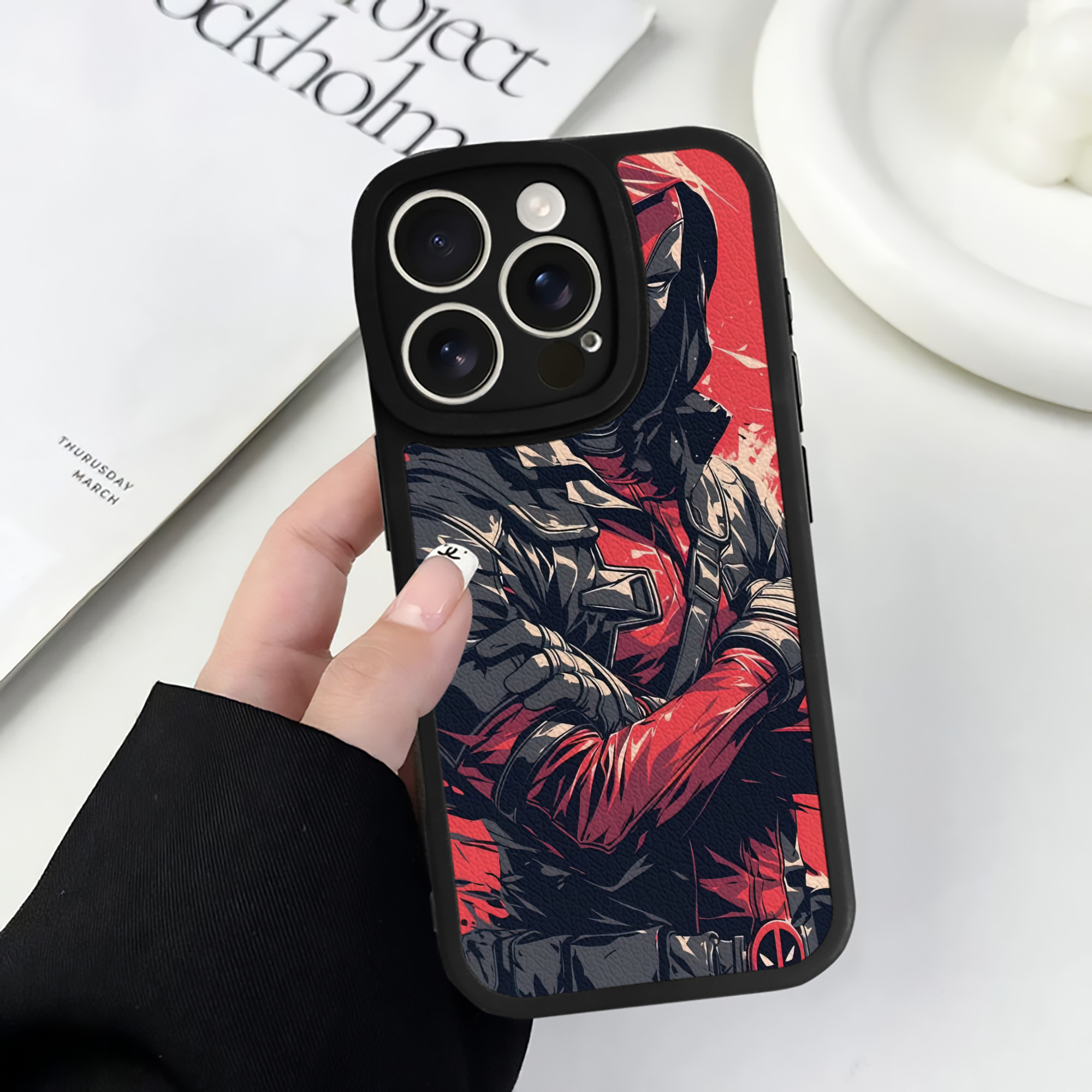 （画像用） Deadpool デッドプール 【iPhone 16シリーズ対応】シリコンスマホケース（レザー調） 材質：シリコン